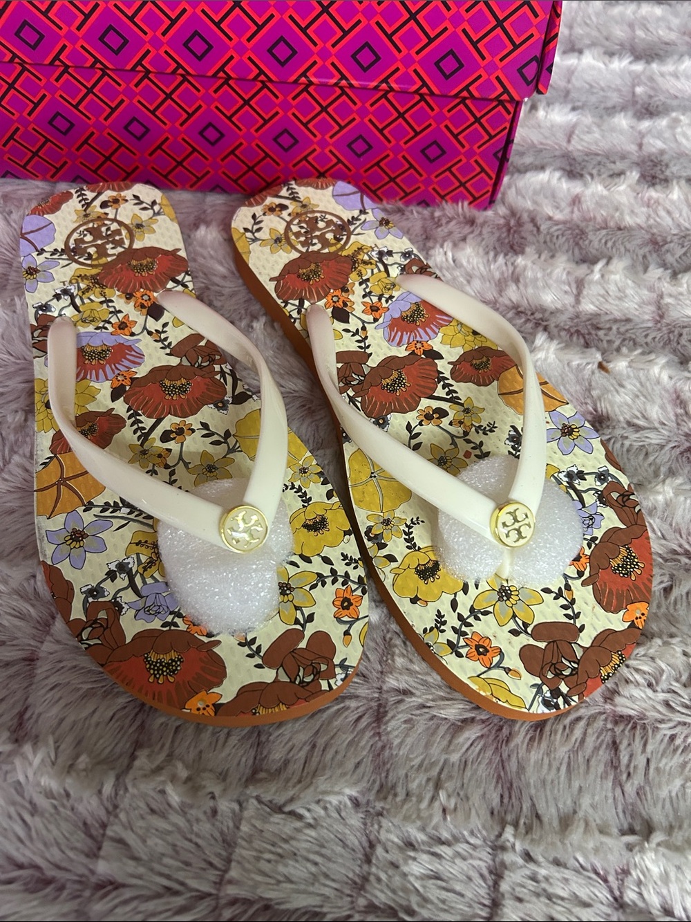 Tory Burch Cream Floral Print Flip Flops size 8